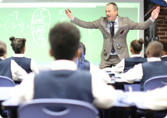 teacher presenting to a classroom of students