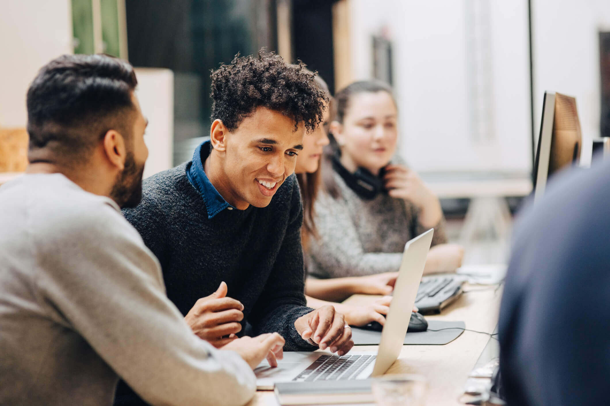 Ensemble, les professeurs peuvent partager leurs astuces liées à l’enseignement hybride et identifier les bonnes pratiques de cours.