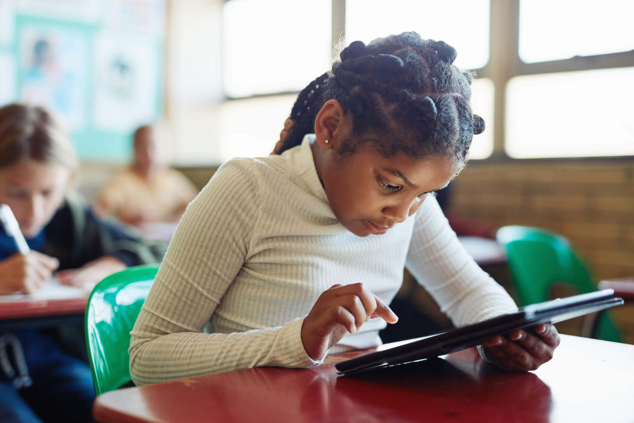 Tablet e display interattivi in classe per la didattica innovativa e le competenze digitali