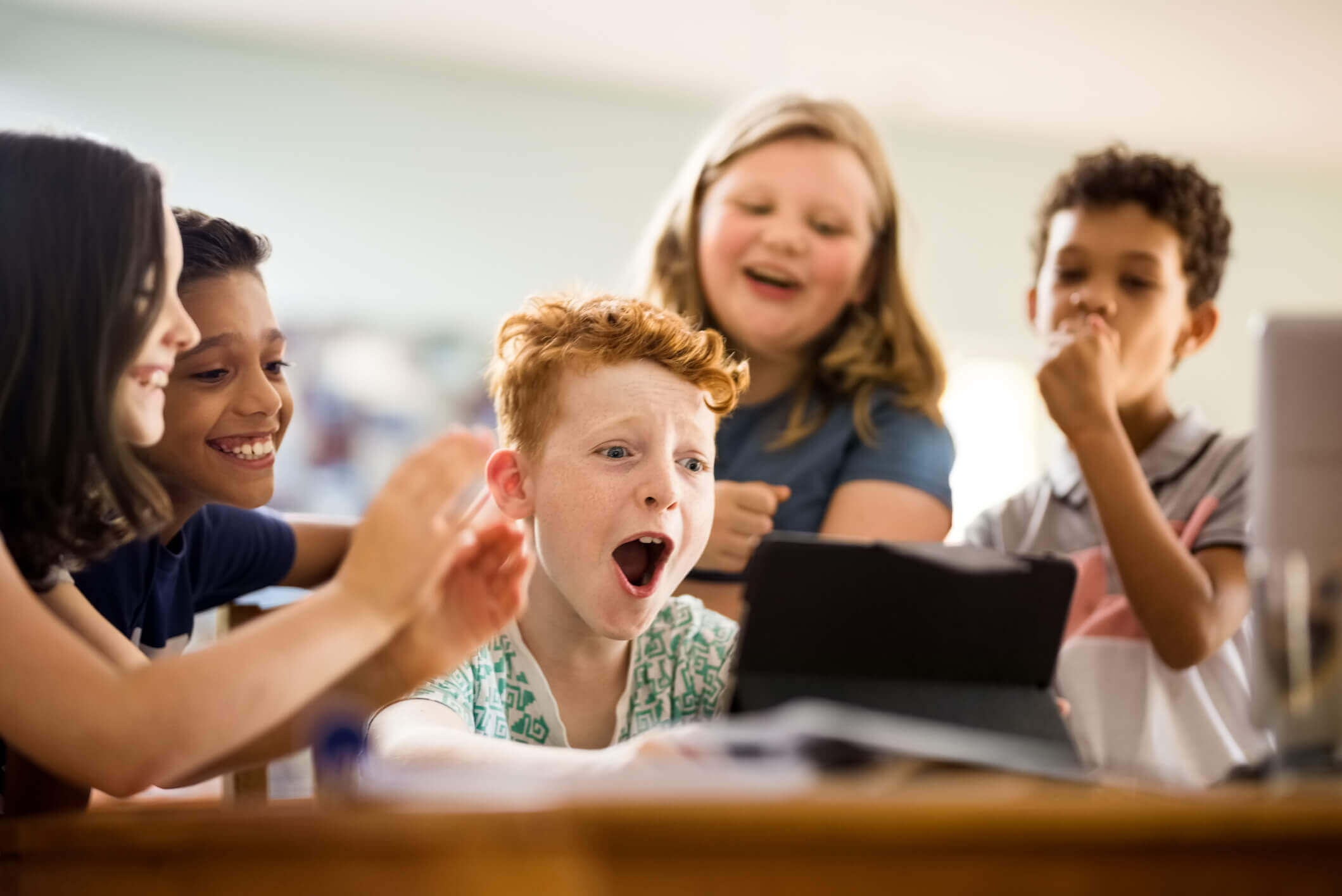 Niños trabajando en equipo