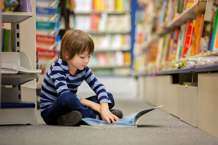 reading and writing student learning sitting on the ground