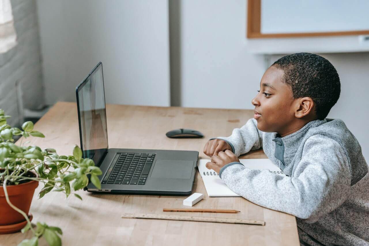 digitale geletterdheid steeds belangrijker op school